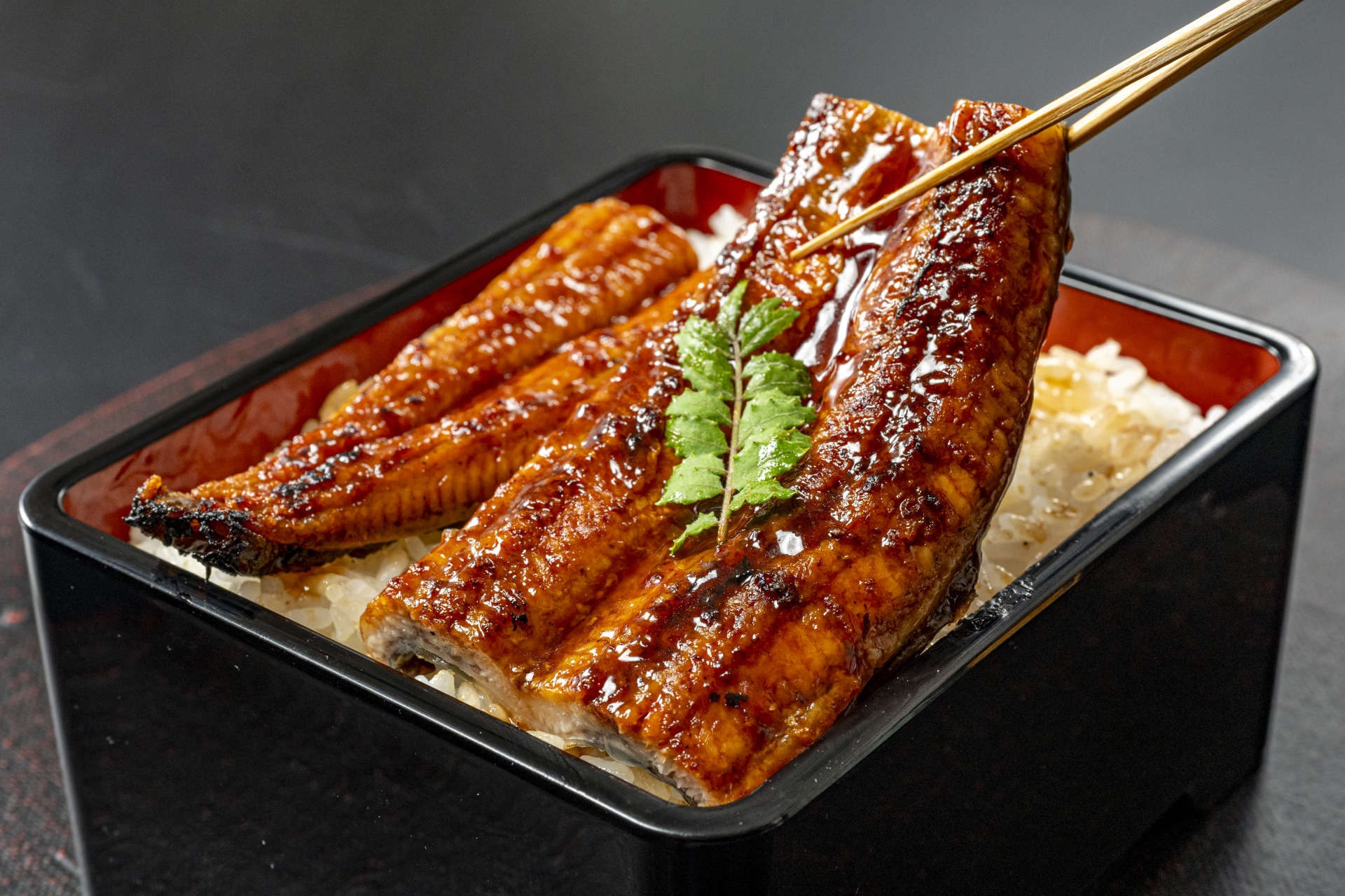 うなぎ屋の蒲焼＋肝吸い付き3000とゆで太郎うなぎ１尾2200円ならどっち食べる？