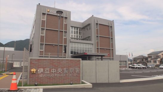 「万引きを捕まえようとした時20ｍ引きずられた」上履き1足を盗んで車両を急発進　無職女(50)逮捕