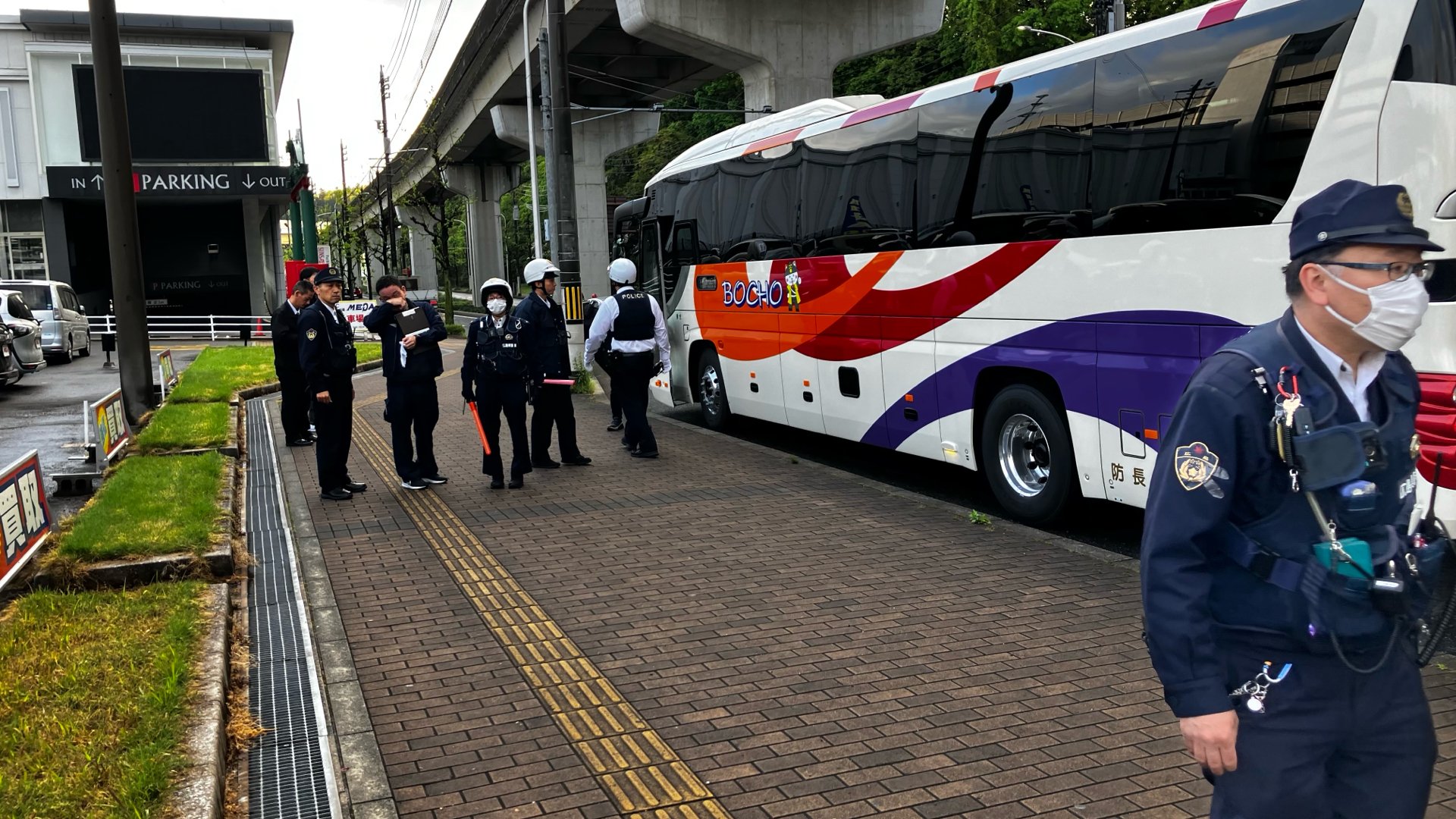 高速バスの車内で折りたたみナイフ所持か　60代の男を現行犯逮捕
