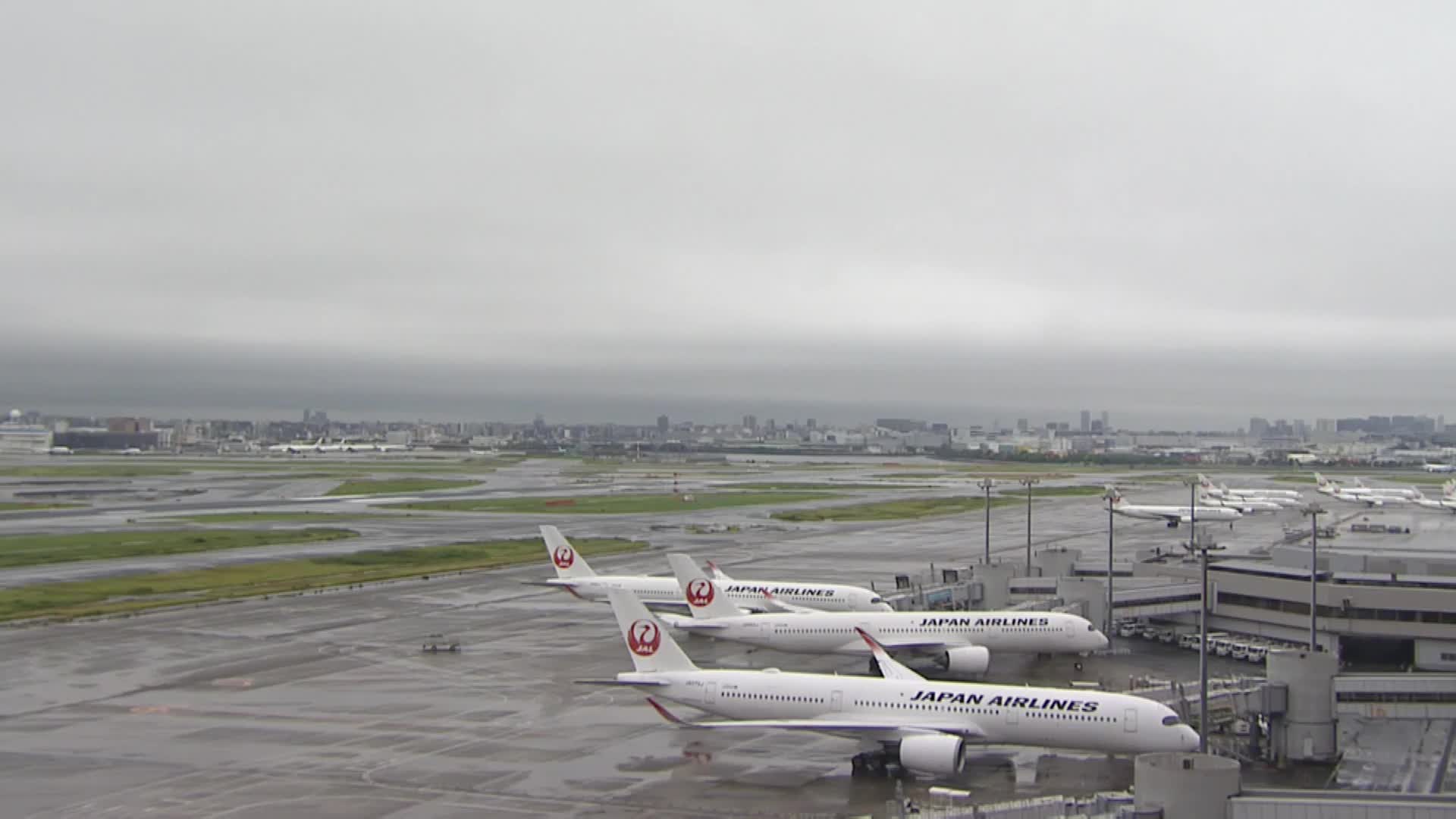 ソラシドエア、台風の中で果敢に羽田からの離陸を試みるも「やっぱ無理」で引き返す