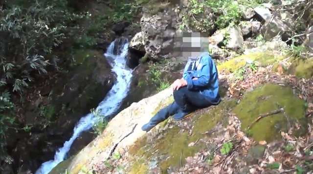 山で迷った時は、川を下ると街に着くって聞いた