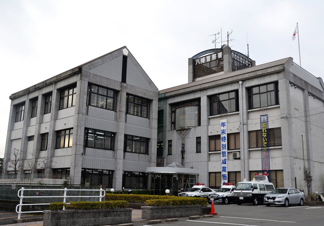 煽り運転をしてオートバイを転倒させる　傷害容疑で車を運転していた52歳女と同乗の41歳夫を逮捕