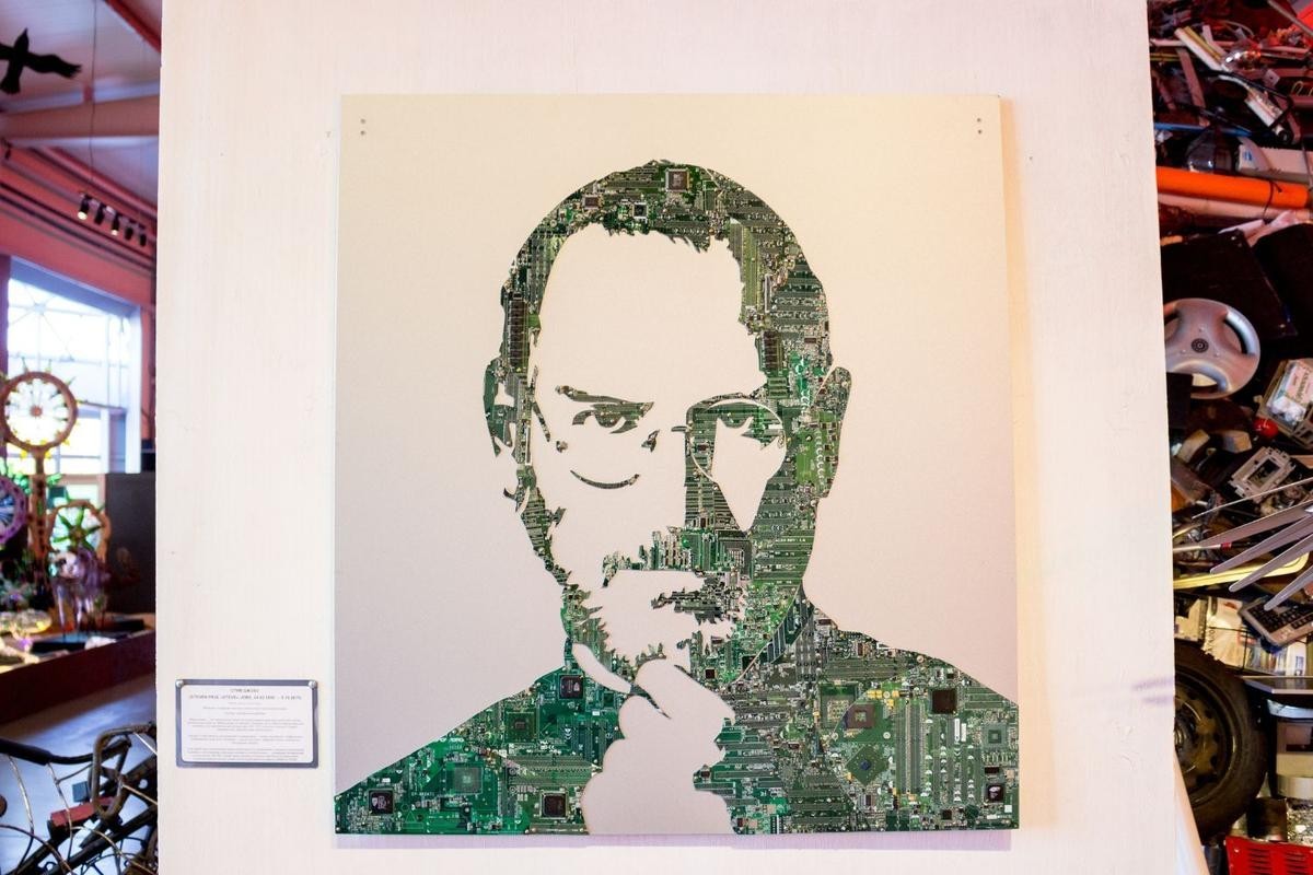 スティーブ・ジョブズは秘書がいつもと違うミネラルウォーターを持ってきたのでクビにした