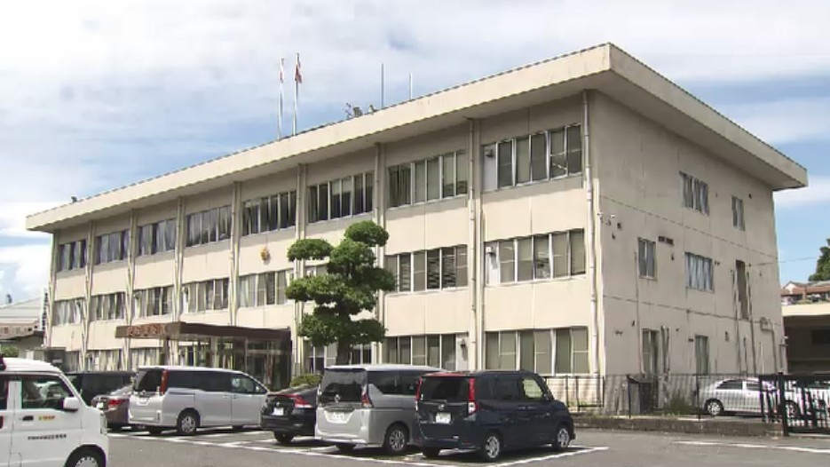 「ウイスキーボンボン10個以上食べた」と容疑否認…車を“酒酔い運転”19歳女を逮捕