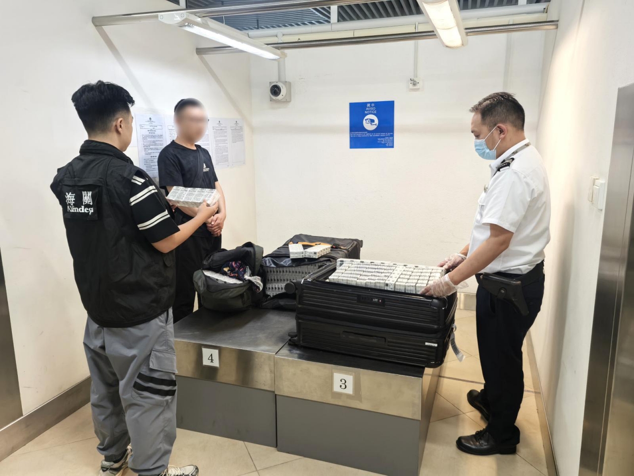 マカオ国際空港でたばこ密輸入事案相次ぐ…日本発フライトで到着の中国本土居民20人摘発