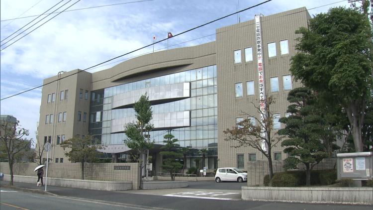 自宅の駐車場で息子(61)運転の車とぶつかり母親(86)死亡　車はピックアップトラック　福岡