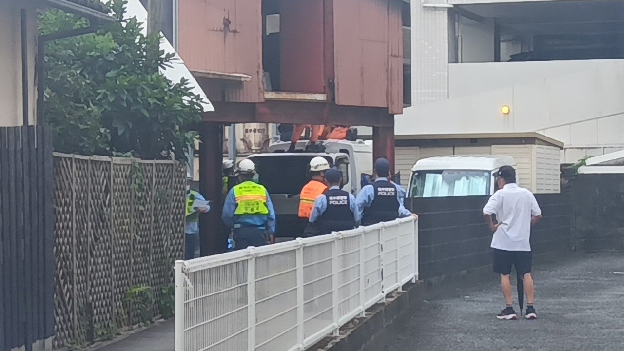 119番通報 "ごみ収集車の後ろから人がいるような音がする"