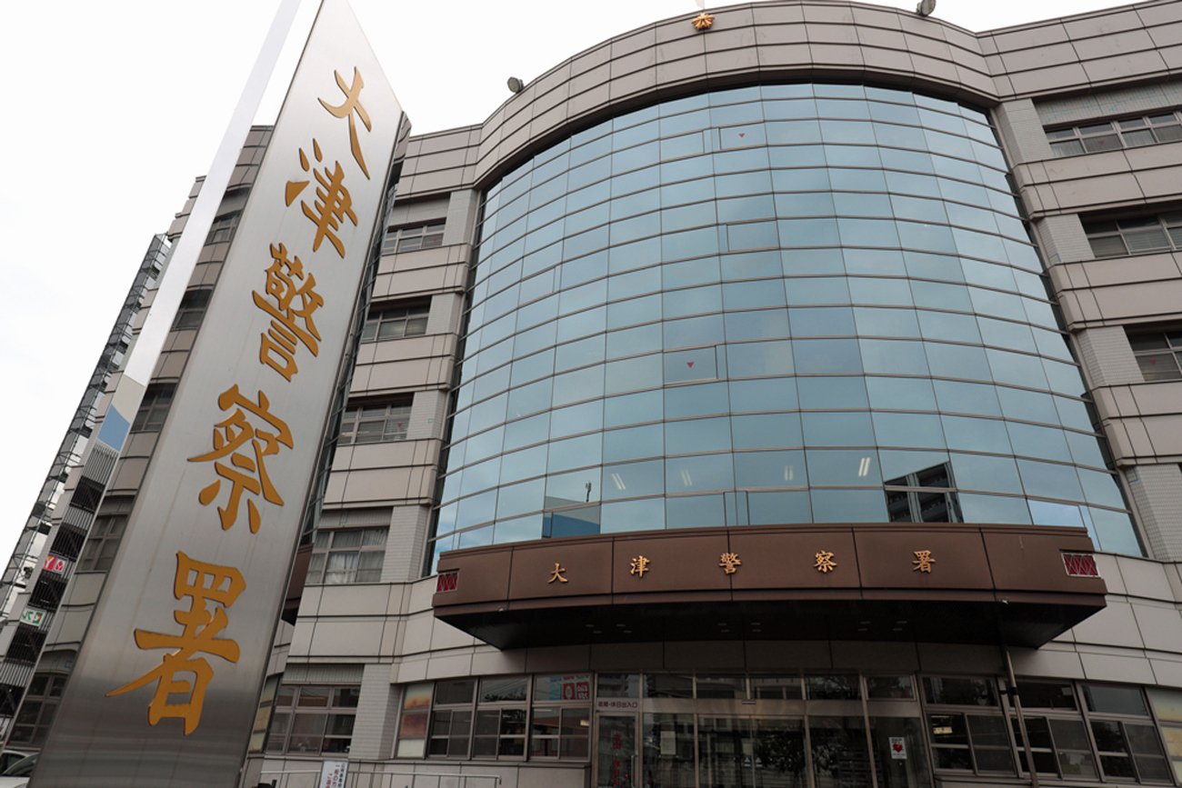 窓ガラスの清掃作業中、15階建てマンションから37歳男性が転落して死亡　滋賀
