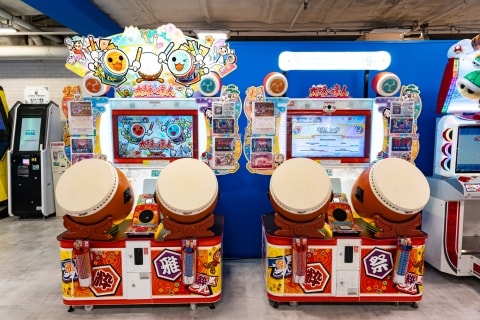 ゲームセンターで太鼓の達人をプレイする為にまずヤスリを用意します