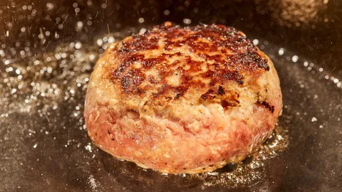 ステーキを自分で焼いて仕上げる店って、「肉が半ナマでキモい場合は自分で焼いて」って事か？
