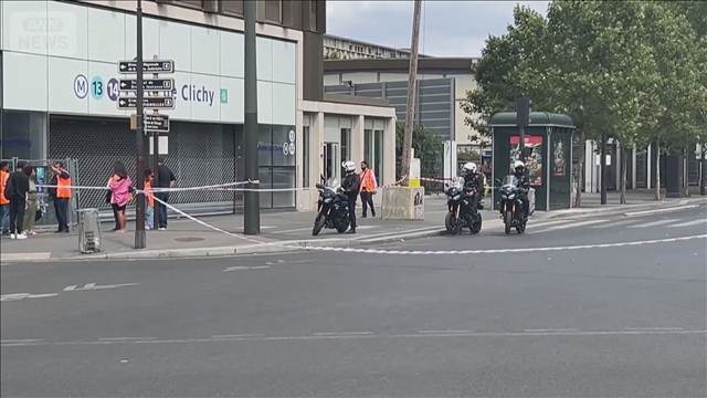 パリで刃物二刀流男が女性3人を次々襲う「アッラーに命じられた」→黒帯、一本！