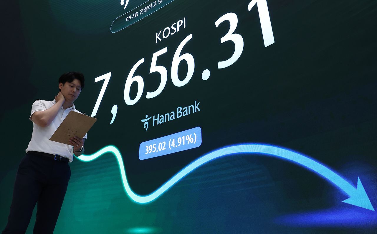 韓国KOSPI、今日も大暴落。韓国証券市場から去る外国人投資家…WSJ「イカゲームになるかも」