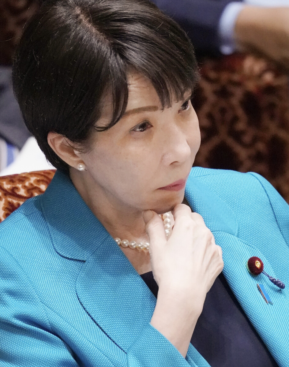 【悲報】自民党関係者「まじでやばい､高市早苗が思った以上に無能で支持率が下がりそうなの!!助けて!!｣