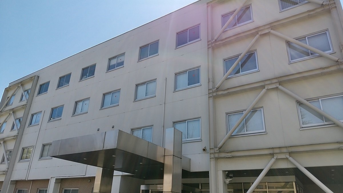 女性を下着姿にさせ正面を向くよう指示して振り向かせるなどさせた県立高校の教諭逮捕