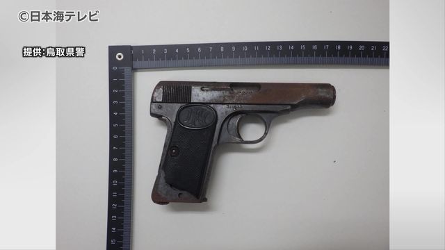 納屋の2階で保管されていた木箱の中から拳銃発見　　ニ四七式拳銃か
