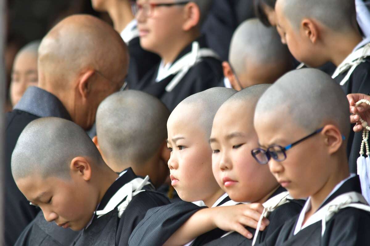 なんで浄土真宗の本願寺で得度するの？頭ボサボサで鼻ほじりながらでも成仏できるだろ