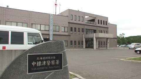 バイク運転の男性が死亡_現場にはシカの死骸が…