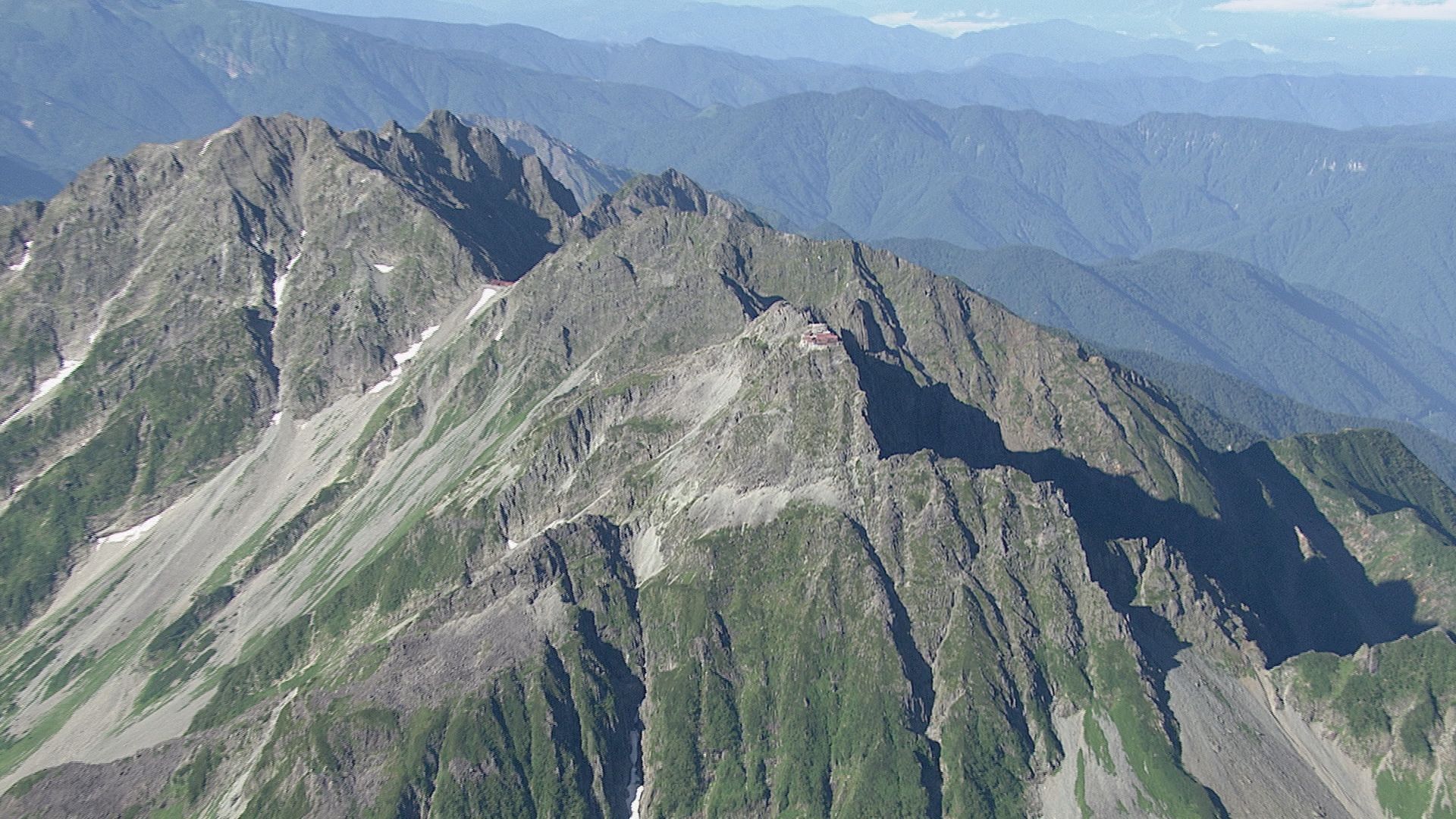韓国から15人のツアー登山に参加の60代男性2人が低体温症の疑いで行動不能　山小屋に収容