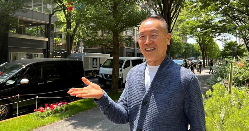 本棚などはない。本は自分の万年床を中心に衛星みたいに置いてあって読み返す本は近くに置いてる