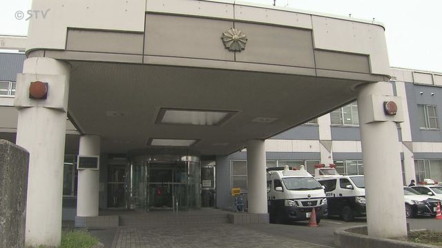 パン1個(販売価格627円)盗み店から逃走→声かけた従業員(72)投げ飛ばす 強盗致傷で男(28)逮捕
