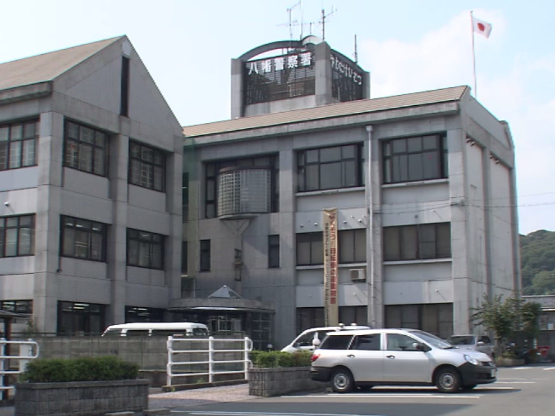 軽自動車バイクに故意に衝突。運転席の52歳馬鹿女と助手席の車カスの41歳馬鹿夫を逮捕