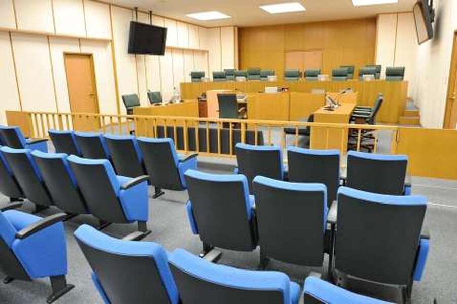 トイレに小型カメラ…8年前から盗撮繰り返す　妻に発覚後も児童ポルノ製造　34歳男に拘禁刑１年6月求刑