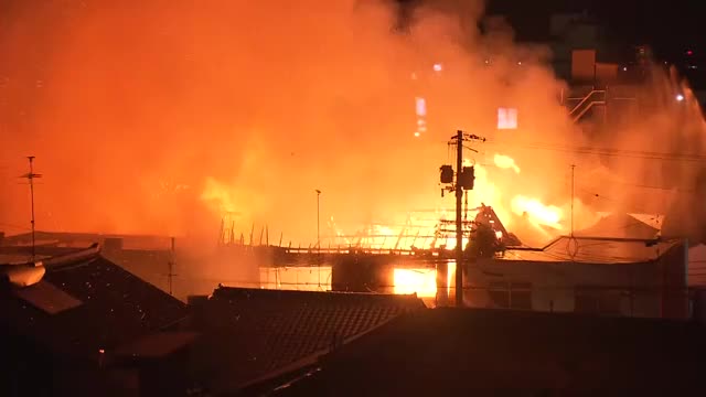 出雲の火事、消火活動してるのに鎮火しない
