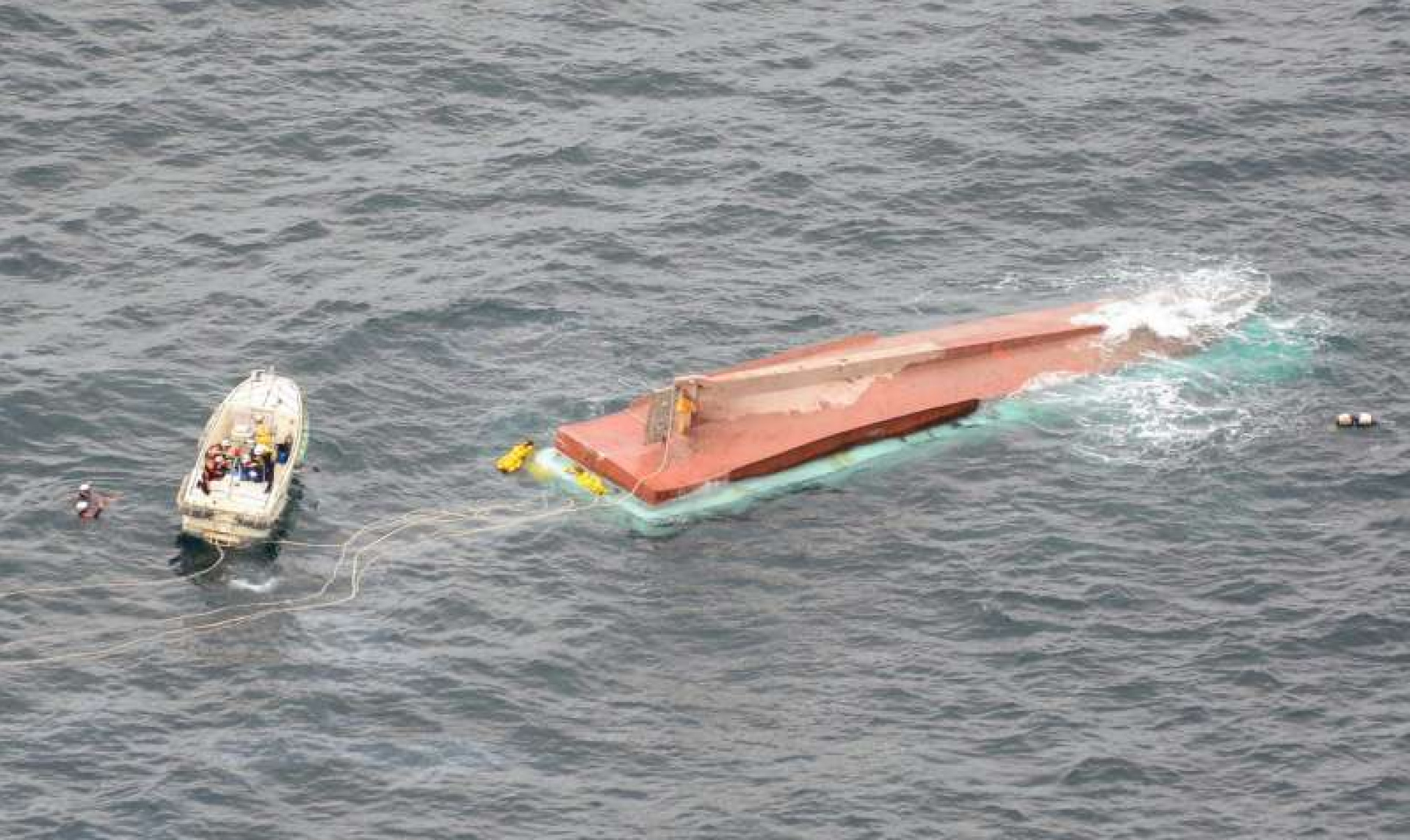 【転覆事故】救命胴衣を着けていたのに、船のロープに手足が絡まって死亡