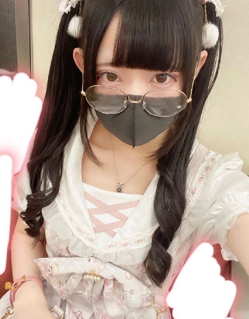 女の子、彼氏の乳首と指を切り落として逮捕され判決の際泣きじゃくるも執行猶予でスキップしピース