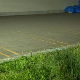 自転車にまたがったまま倒れていた61歳男性が死亡