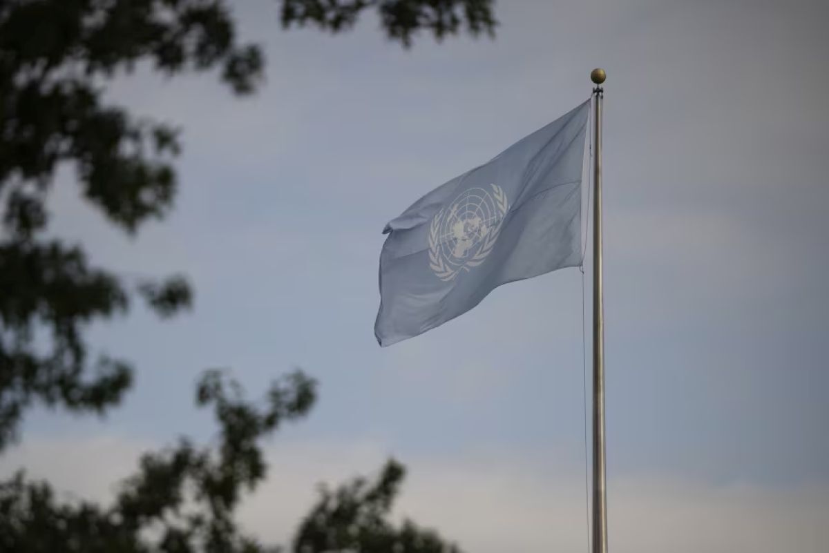 チベットの旗を手にした男性、国連本部前で焼身自殺図り死亡