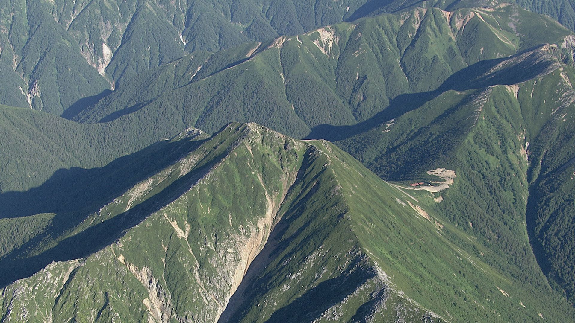 北アルプス常念岳で12人パーティで登山中ワンダーフォーゲル部に所属の大学生が骨折　ヘリで救助