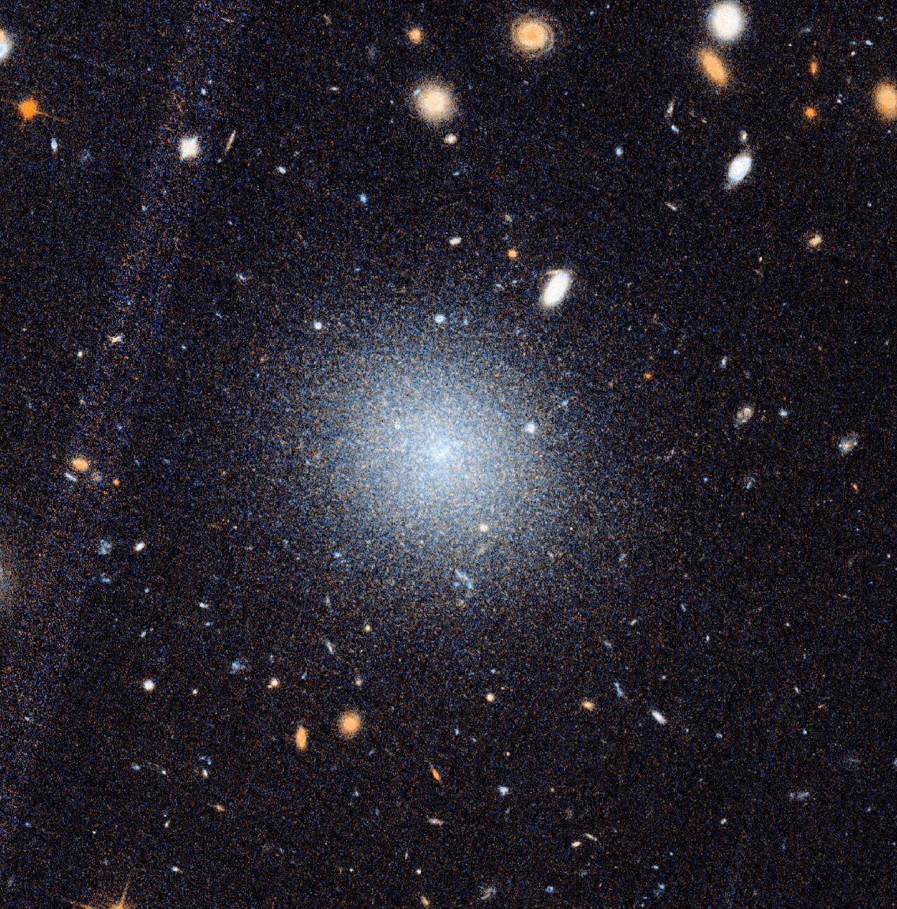 【宇宙ﾔﾊﾞｲ】ダークマターのない銀河が見つかり「ダークマターは計算上の存在ではなく実在する」が確定