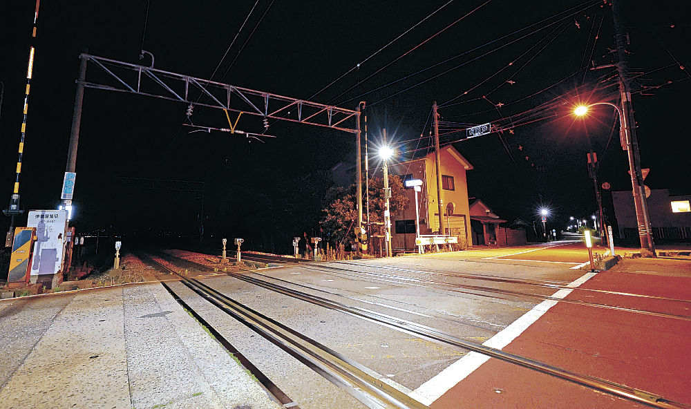 バス運転手「警報機の目視怠った・音聞こえなかった」富山・水橋学園バス踏切事故