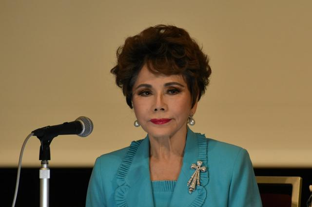 デヴィ夫人　あちこちでの暴力行為、だいたい認める