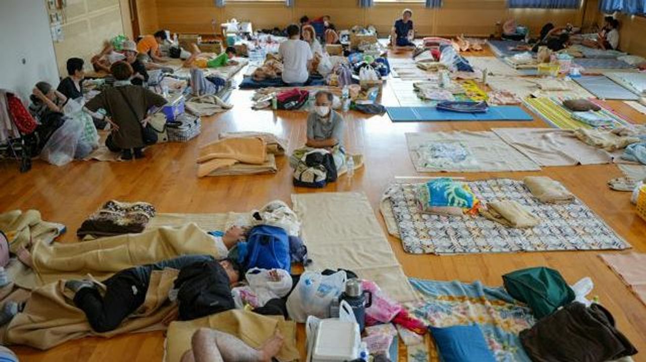 熊本地震48時間後でも整わぬ「TKB」（ちくび）　10年前と変わらぬ避難所朝日新聞
