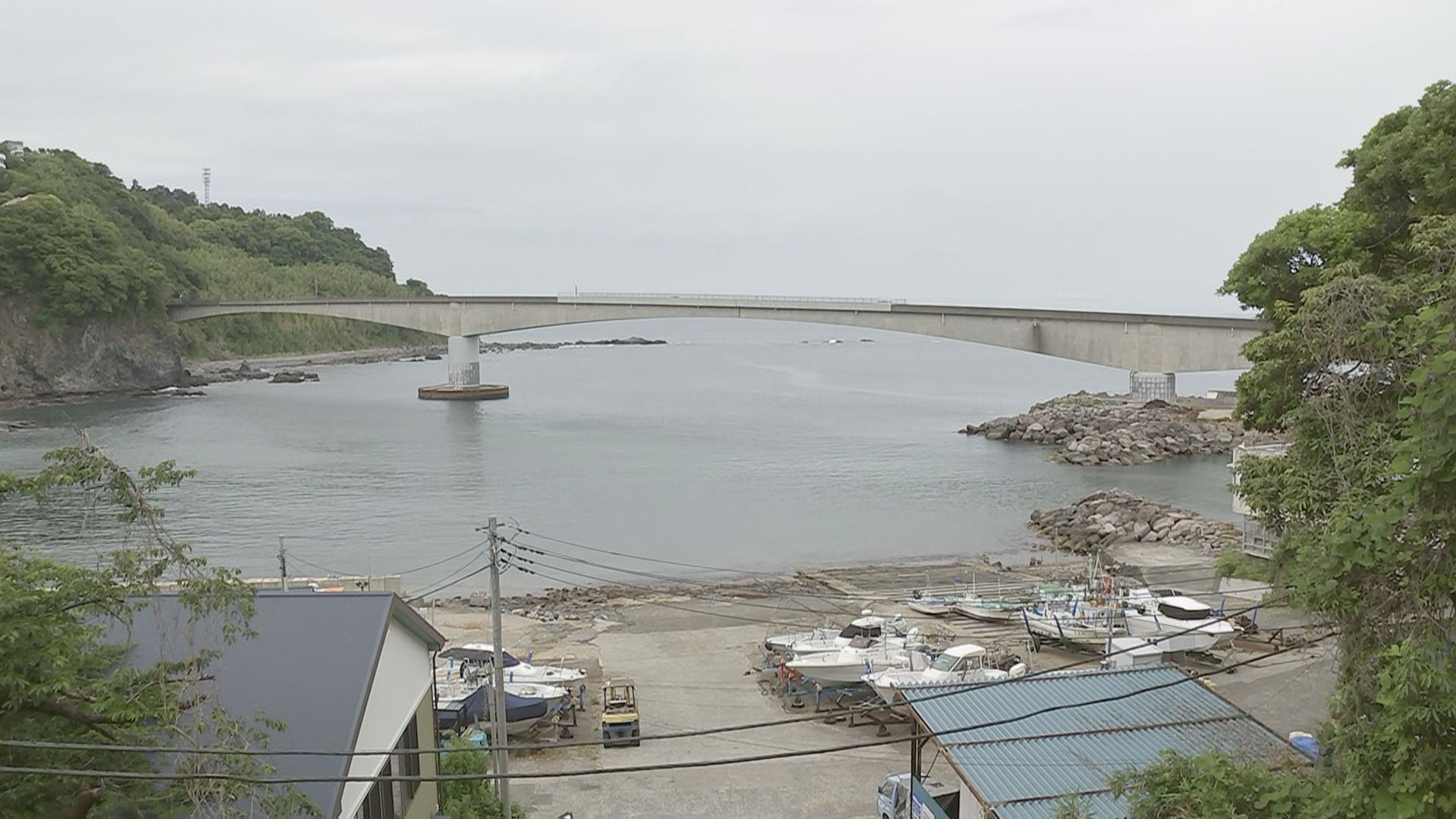 みんなで飛び降り　4人死亡