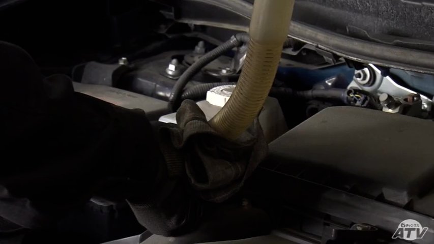 市場のエンジンオイル在庫が通常の50%程度に減。価格は2.5倍程度へ上昇