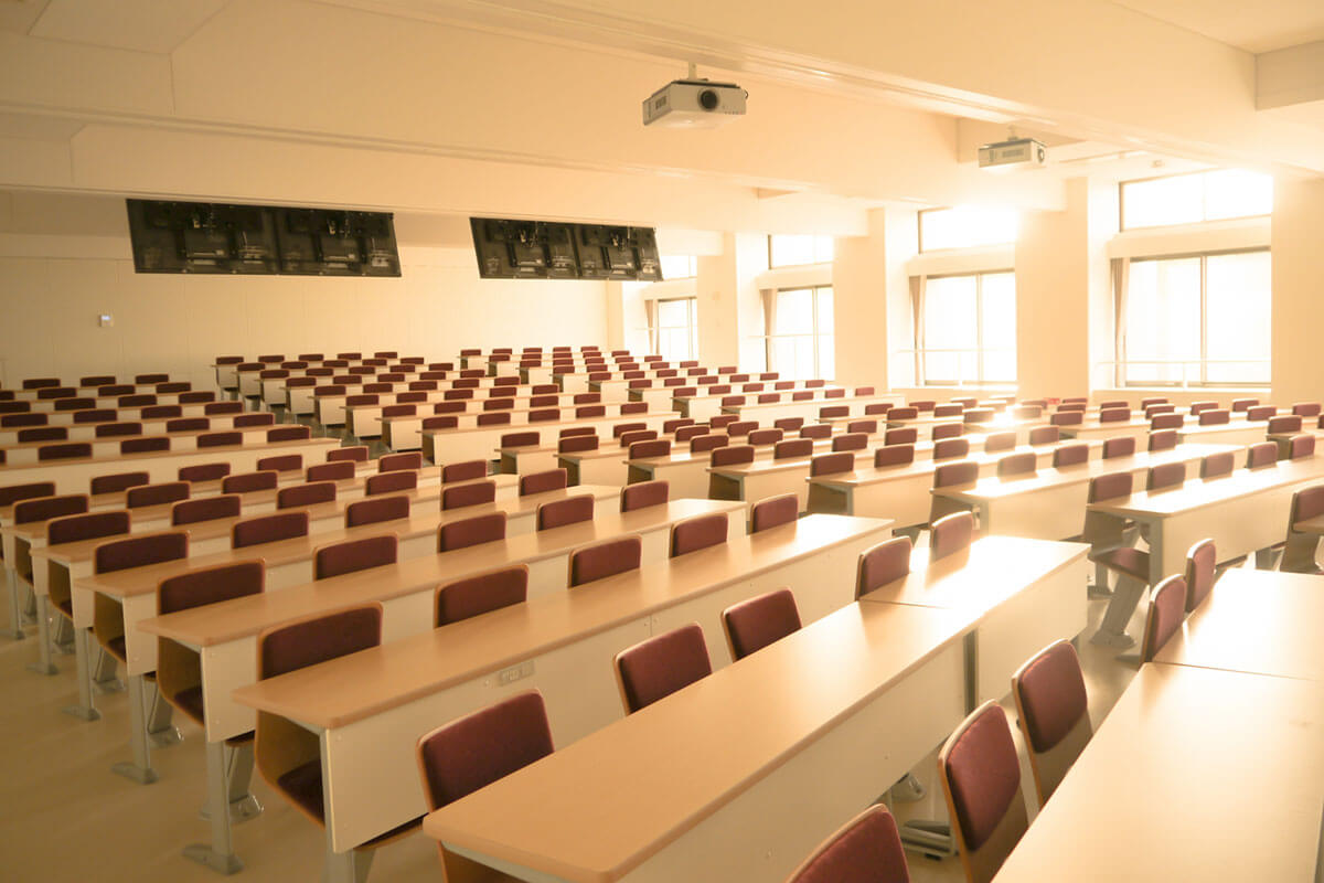 俺の行った高校では3年間中学校の勉強してた