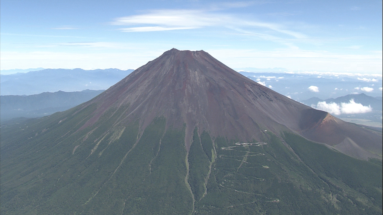 富士山で67歳男性が手を骨折　居合わせた警察救助隊が救助　開山初日の富士宮登山道