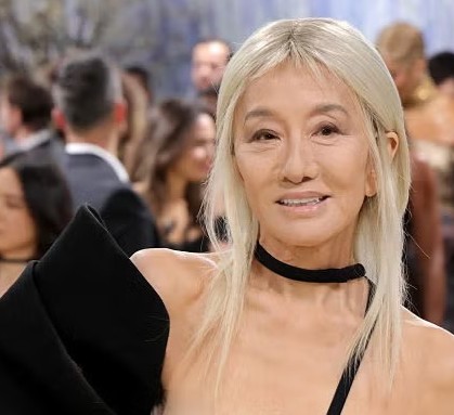 70代には全く見えないヴェラ・ウォン、引き締まった“美ウエスト”を披露！若々しくて席巻