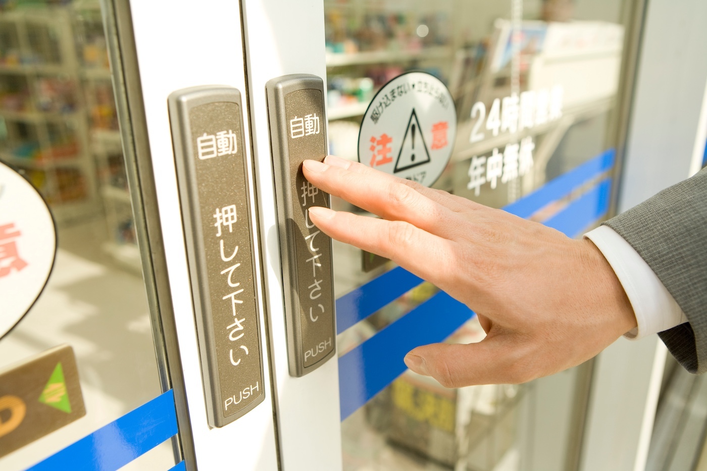 ヤベェおれいつもコンビニでありがとうございますと言っているからありがとうってあだ名かもな