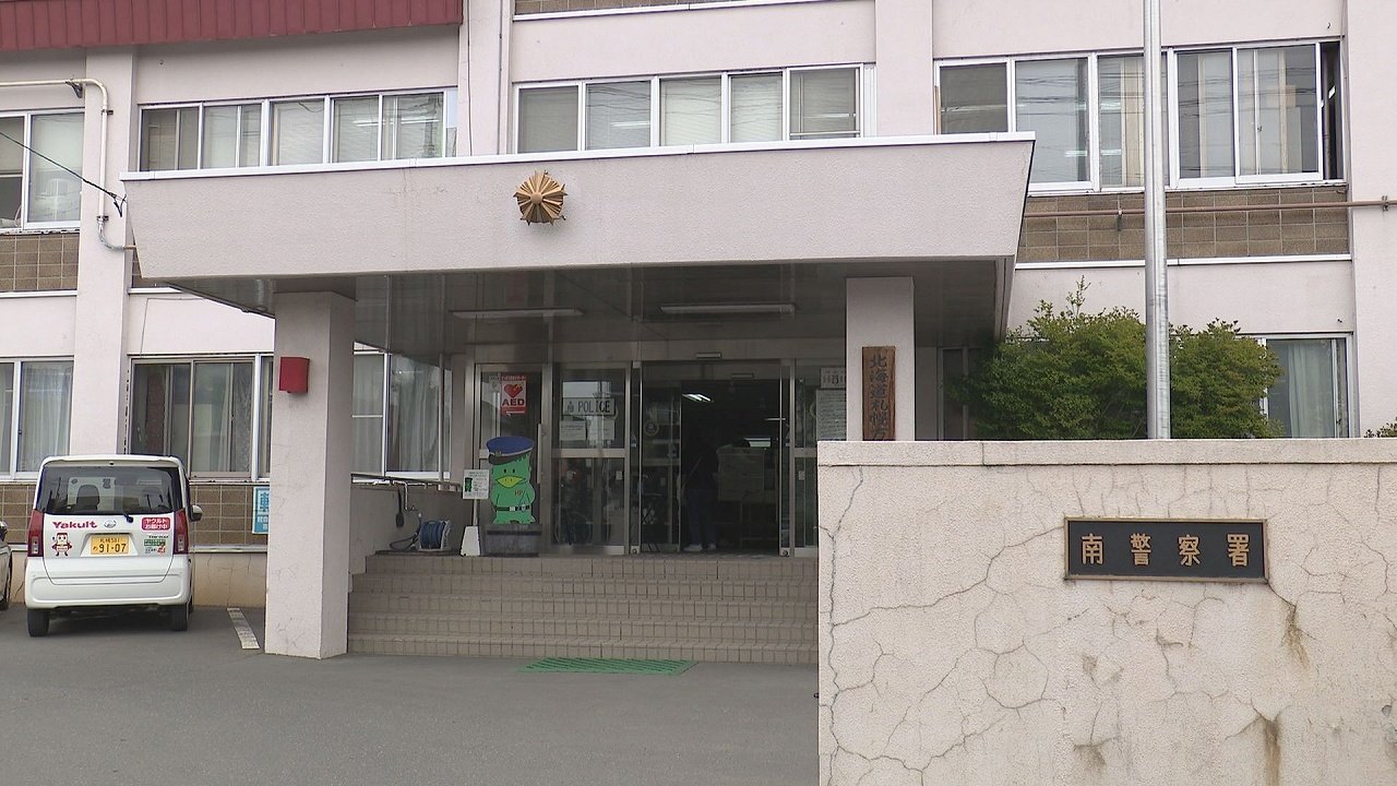 通報者「50代くらいの男が木を切り倒している」自宅前の街路樹をのこぎりで切断　52歳男を逮捕