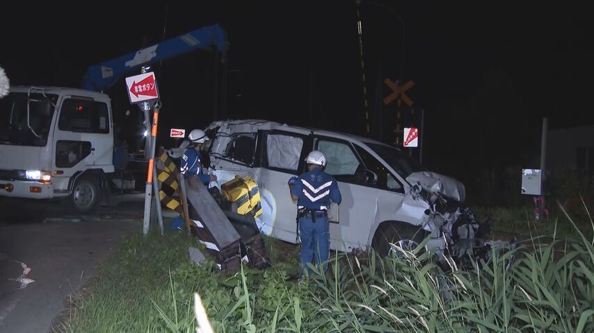 中国籍の男女５人が病院に搬送…レンタカーと列車が衝突　列車の乗客乗員にけがなし　JR富良野線