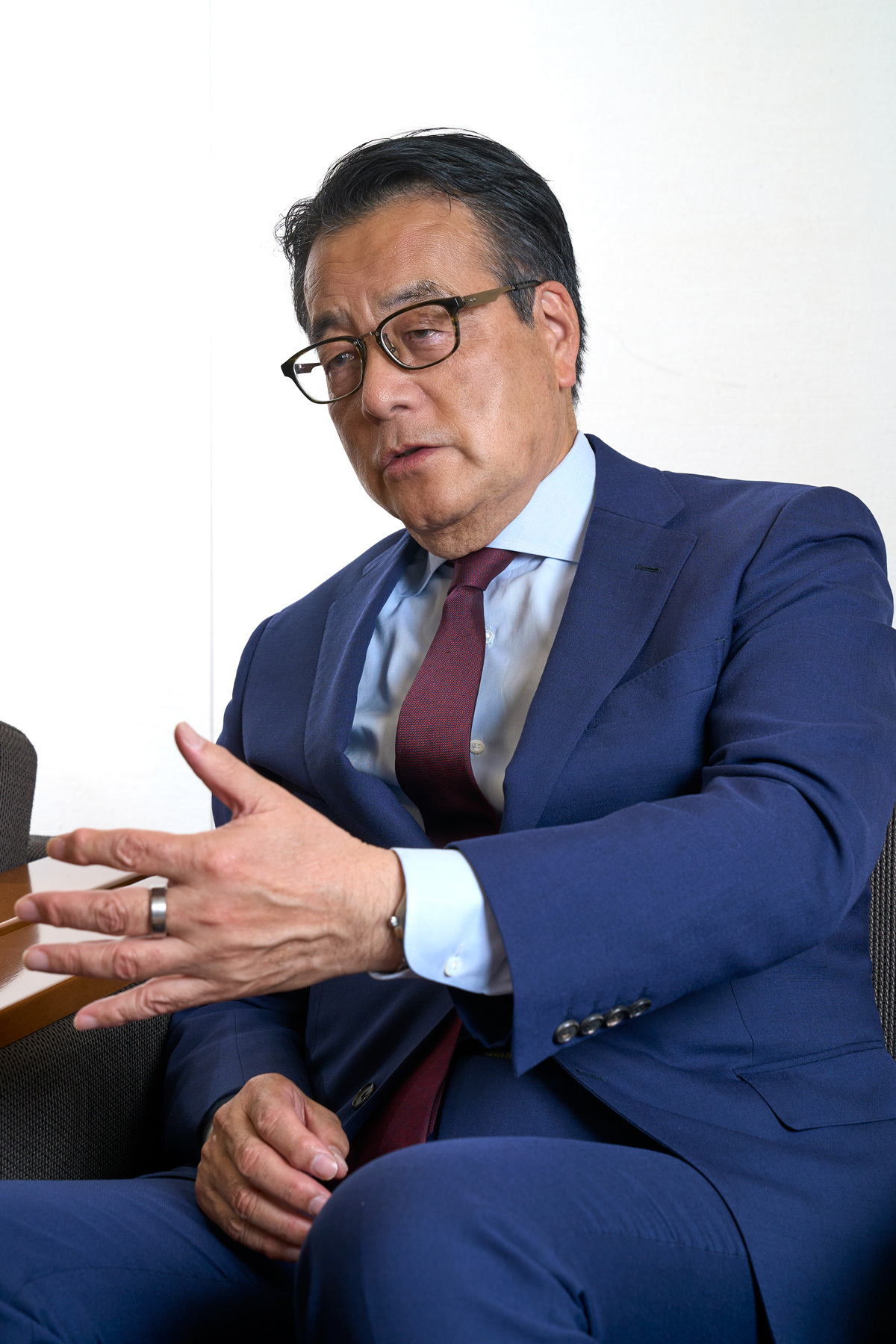 落選した岡田克也さん「お金が厳しい。秘書を減らし、グリーン車もやめた。電気もまめに消してます」