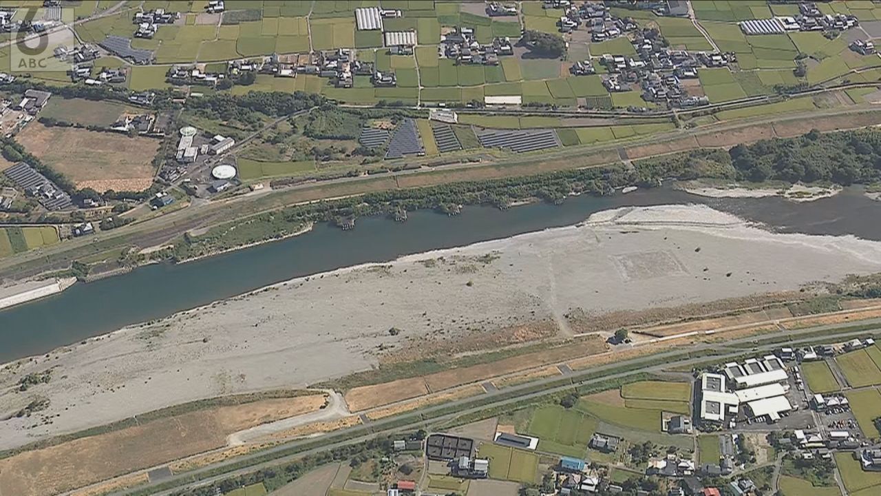 高校生が川で死亡「バイトに行く」と外出し行方不明　水着姿で川底に沈んでいるのを発見