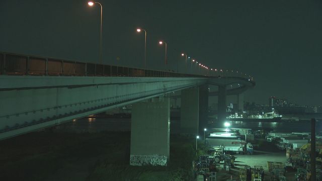 橋の下の台船で見つかった絞殺女性遺体の身元判明　近くに住む53歳のアルバイト女性　大阪