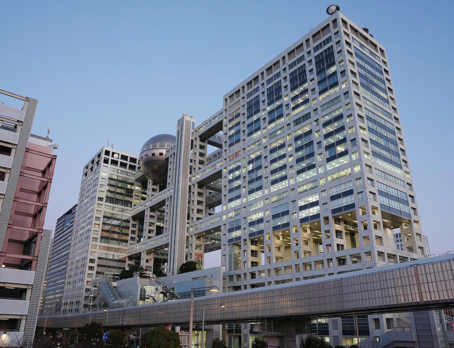 フジテレビが止めたのに佐藤二朗がアポ無しで橋本愛の楽屋に押しかけ「どこなら触っていいんだよ！」