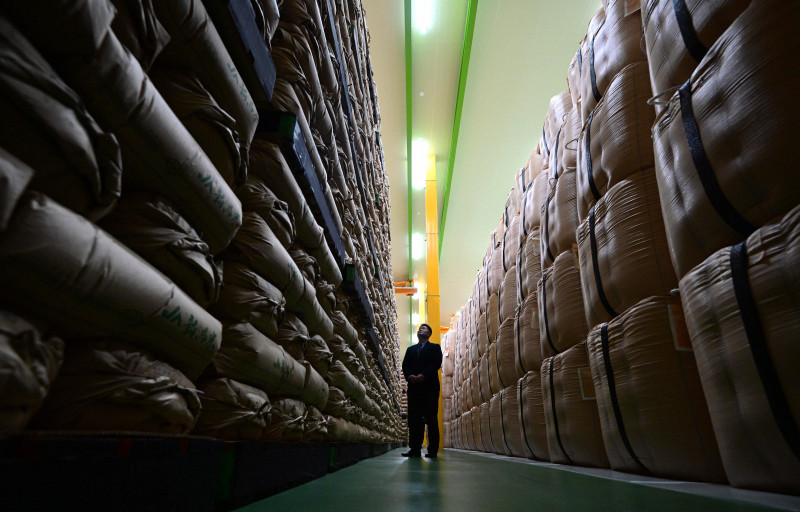 農水省、放出した備蓄米15万トンを買い戻しへ　買い入れも再開