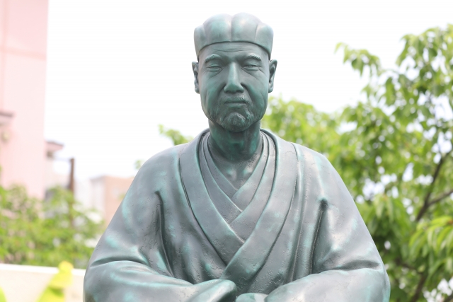 あじさいの　咲き乱れるのに　俺は言う　ここは毒の　土地であると